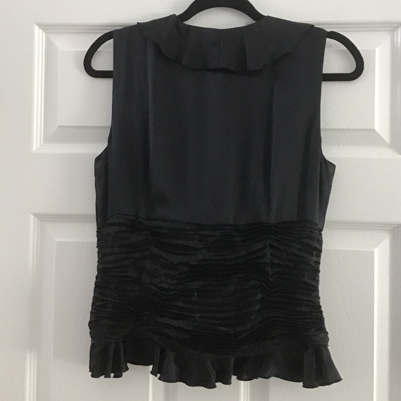 WD.NY 100% silk black sleeveless top with ruffle v-neckline size 6 - Picture 4 of 5